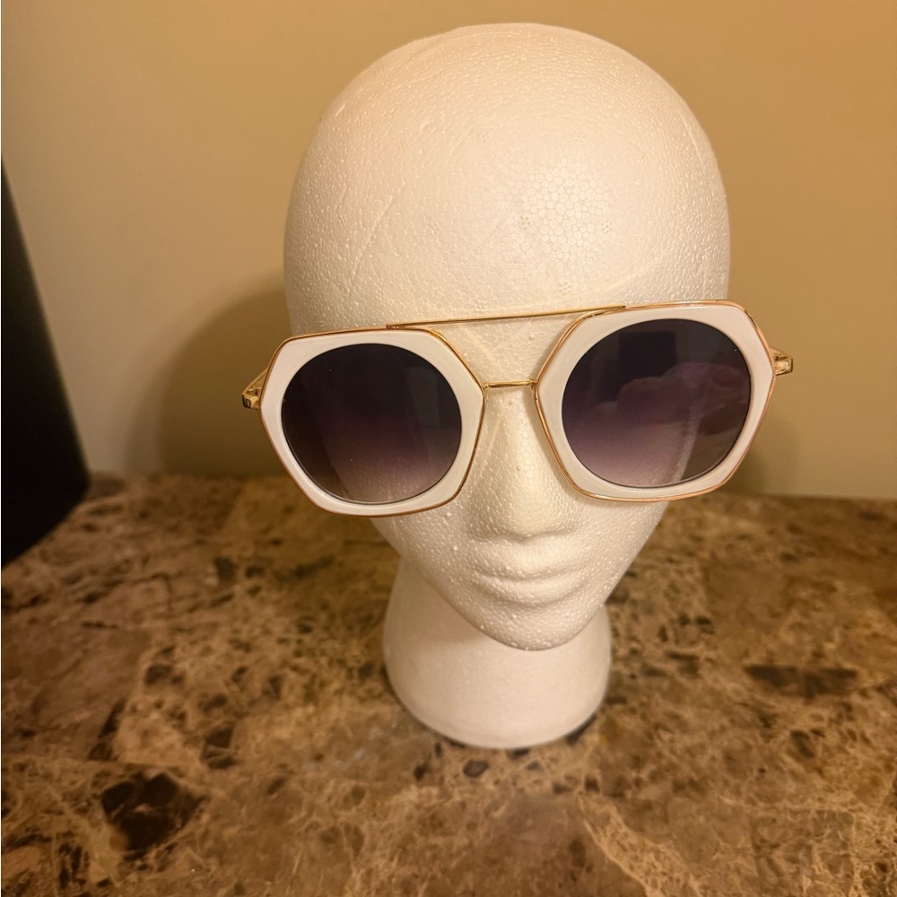 Chic White & Gold detailed Sunglasses